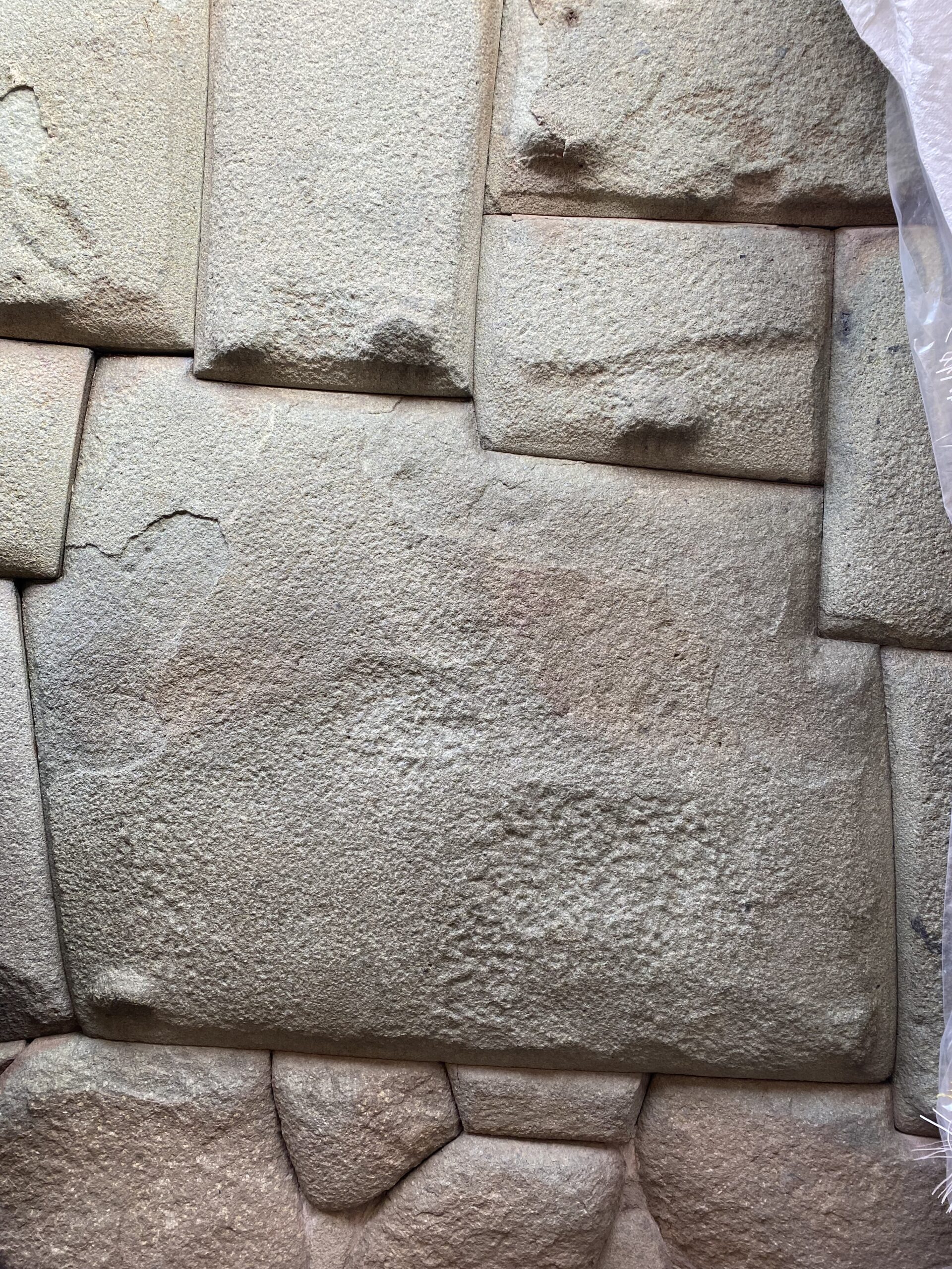 Close-up della Pietra dei Dodici Angoli a Cusco